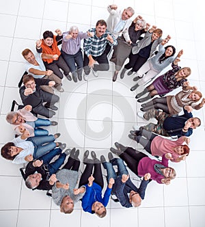 group of mature people applauding sitting in a circle.