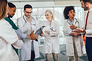 Group of medics discuss x-ray scan