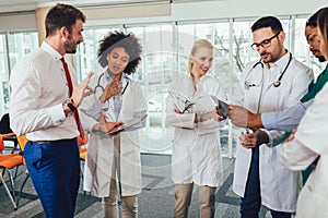 Group of medics discuss x-ray scan