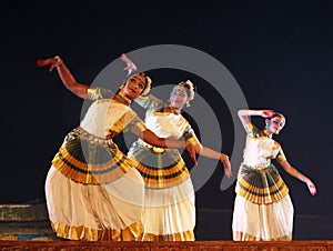 Group of Mohiniyattam dancers