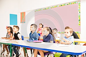 Preschool students paying attention to class photo