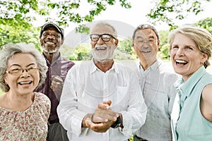 Gruppo da la pensione amici felicità 