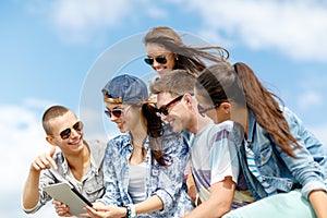 Group of teenagers looking at tablet pc computer