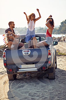 Group of young friends arriving to the beach