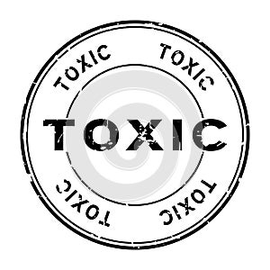 Grunge black toxic word round rubber stamp on white background