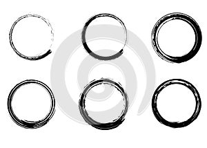 Grunge vector circles. Brush strokes set.