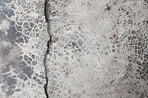 Grungy wall with large crack,old, grunge background texture,cement large crack,old grunge interior, vintage background