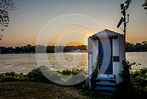 Guaging the sunset on the Mississippi