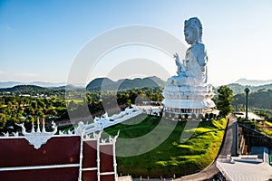Guan Yin statue in Hyuaplakang temple photo