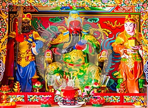 Guan Yu statues