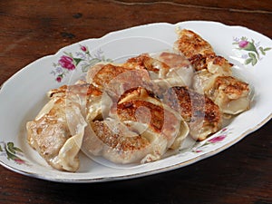 Guangdong pan-fried pork dumplings