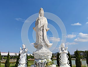 Guanyin bodhisattva Chinese style sculpture with two kids deity.