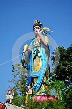 Guanyin bodhisattva statue