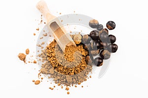 Guarana seeds and powder