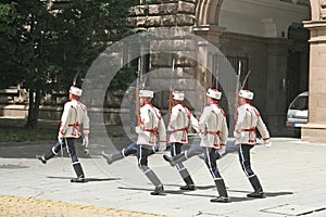 Guardia soldados de marcha 