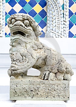Guardian fu dog sculpture