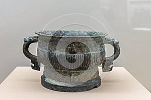 Gui food vessel with the animal mask pattern