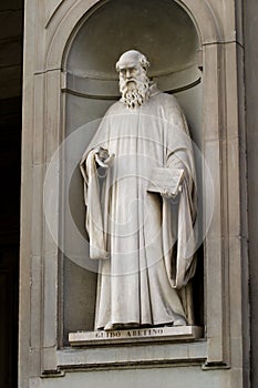 Guido Aretino Statue photo