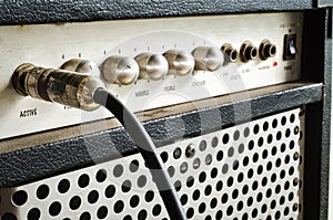 Guitar amplifier with jack cable