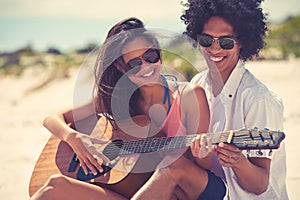 Guitar beach couple