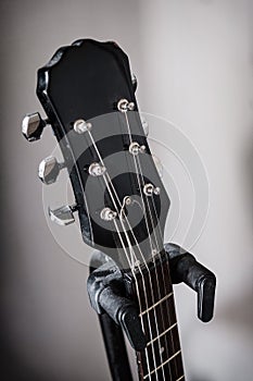 Guitar holder headstock or peghead vertical