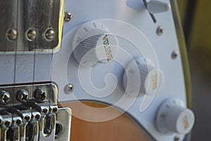 Guitar knob with tone and volume