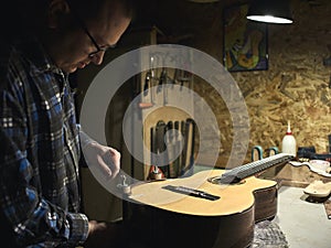 Guitars Luthiers sets up a stand under the arm. photo