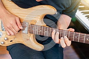 Guitarist plays Repetition of rock music band