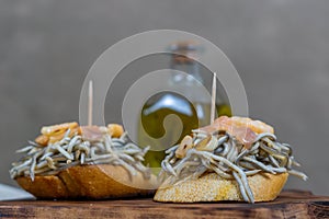 gulas with garlic prawns