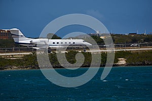 Gulfstream G450 leaving Aruba