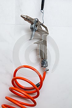 Gun for compressed air