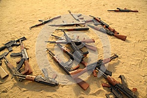 Armi deserto sabbia 