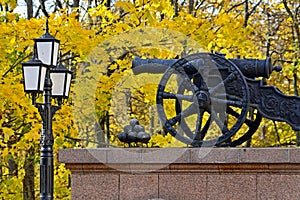 Guns are installed near the palace tower. Gomel Palace and Park Ensemble. The palace is an architectural monument of the end of