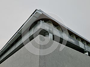 The gutter of the warehouse building is missing. Apparently