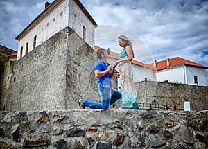 Guy proposing marriage to the girlfriend