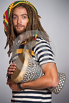 Guy rastafarian