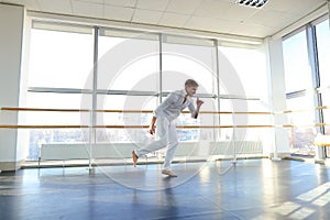 Guy spotting in white suit and raving at studio.