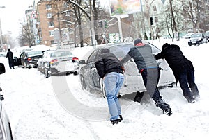 ÃÂ¡ar stuck in the snow photo