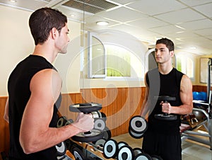 Gym young man posing bodybuilding weigths