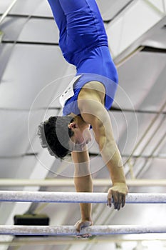 Gymnast on parallel bars