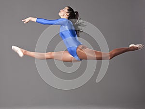 Gymnastic splits in jump