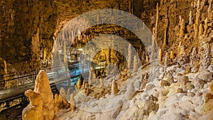 The Gyokusendo cave .
