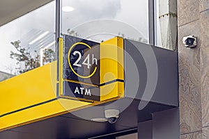 24 h ATM access on street