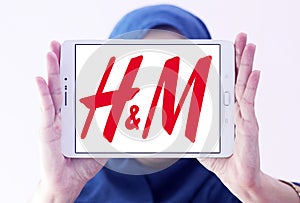 H&M clothing-retail company app