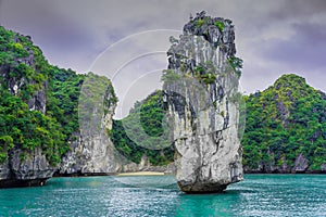 Ha Long Bay, Vietnam glimpse 1