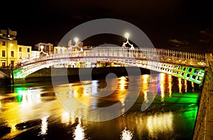 Ha'penny Bridge in Dublin at night