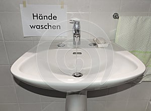 Haende waschen (wash your hands) sign
