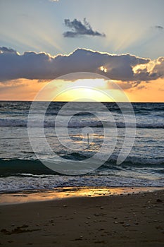 Tramonto sul Spiaggia, mar Mediterraneo il mare 