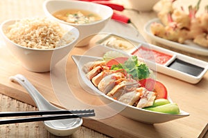 Hainanese chicken rice with sauce