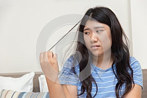 Hair pulling disorder or Trichotillomania in girl teen mental health problem